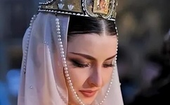 女生迈开腿打扑克又痛又痒怎么办